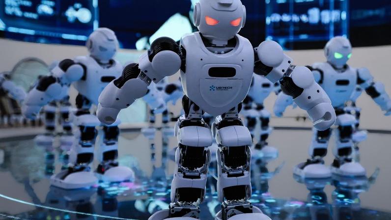 Robôs dançam na primeira loja de robôs inteligentes 4S do mundo, em 6 de agosto de 2025, em Pequim, China.