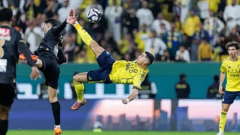Cristiano Ronaldo marcou o gol de bicicleta, eleito o mais bonito da temporada saudita, contra o Al-Khaleej