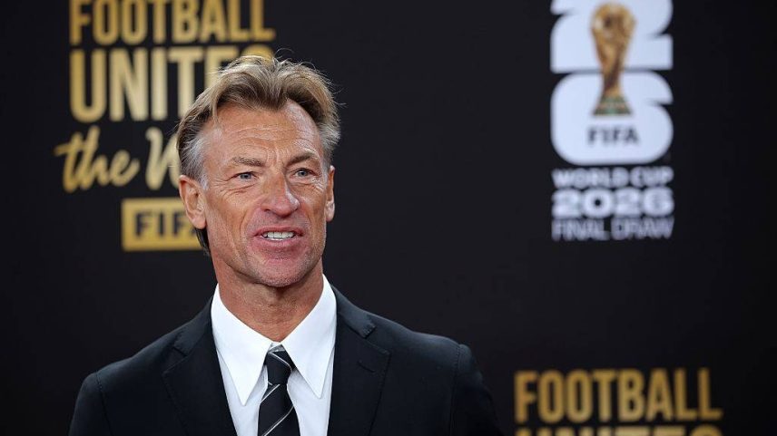 Hervé Renard, quando era treinador da Arábia Saudita, no tapete vermelho antes do sorteio oficial da Copa do Mundo 2026 - (Kevin Dietsch/Getty Images)