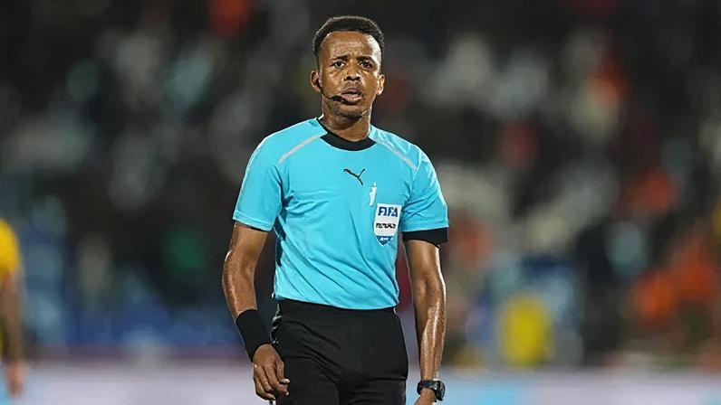 Omar Artan, árbitro somali