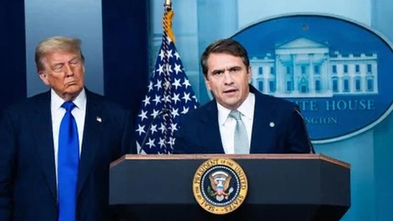 O procurador-geral interino dos EUA, Todd Blanche, durante uma coletiva de imprensa com o presidente dos EUA, Donald Trump