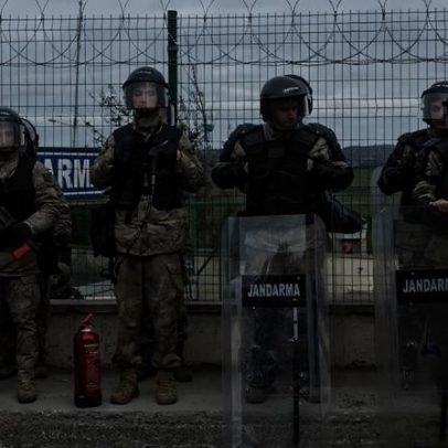 Turquia prende 200 suspeitos antes da cúpula da Otan; oposição contesta