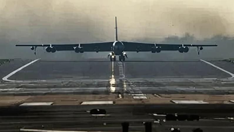 Um bombardeiro B-52 da Força Aérea dos EUA em março de 2026
