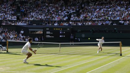 Alcaraz e Sinner na final de Wimbledon de 2025