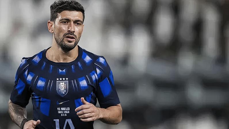 Arrascaeta com a camisa do Uruguai