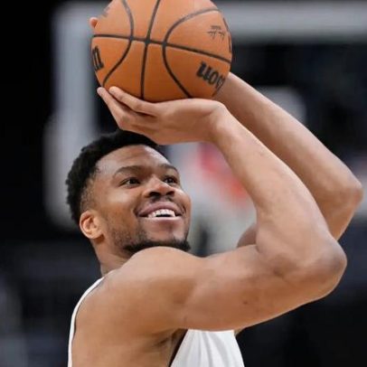 Giannis Antetokounmpo troca de equipe após 13 temporadas com os Bucks