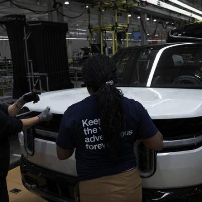 Emprego industrial nos EUA cai no ritmo mais forte desde a pandemia