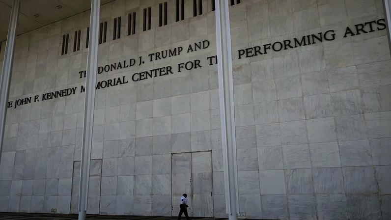Kennedy Center remove referências a Donald Trump após ordem federal
