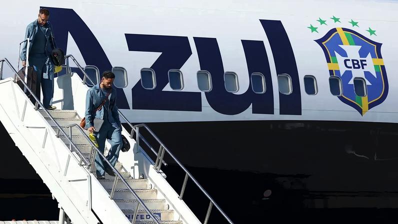 Matheus Cunha e Neymar Jr., chegam aos Estados Unidos para a Copa do Mundo no Aeroporto Internacional de Newark Liberty - (Jordan Bank/Getty Images)