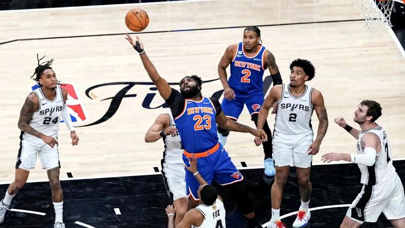 Mitchell Robinson has been a workhorse for the Knicks despite playing with an injured hand.