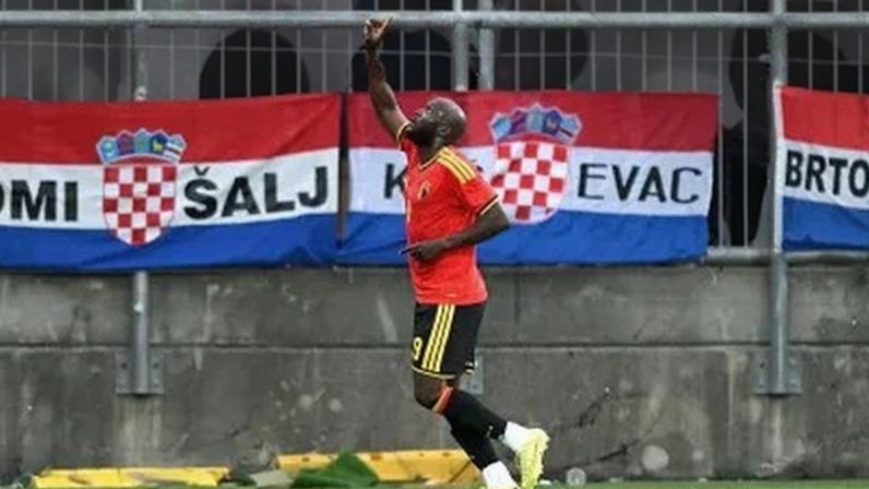 Romelu Lukaku celebra gol no amistoso entre Croácia e Bélgica pré-Copa do Mundo