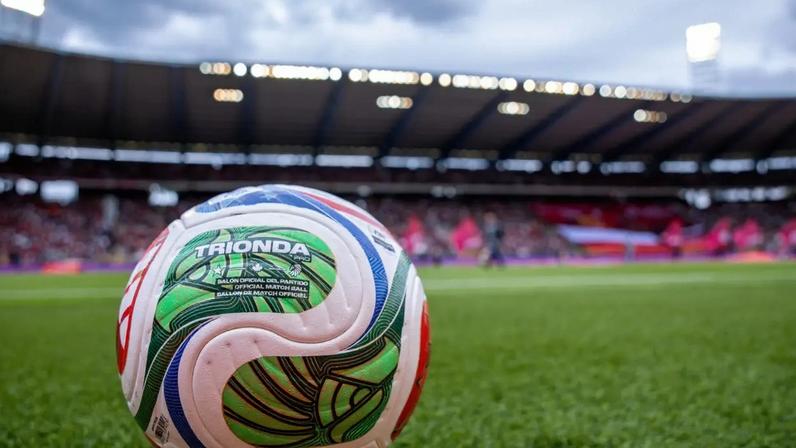 A bola da Copa dos EUA, México e Canadá: qual esporte mesmo? (Rene Nijhuis/MB Media/Getty Images)