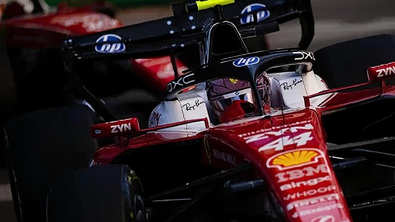 Lewis Hamilton e Charles Leclerc durante treinos livres do GP de Mônaco