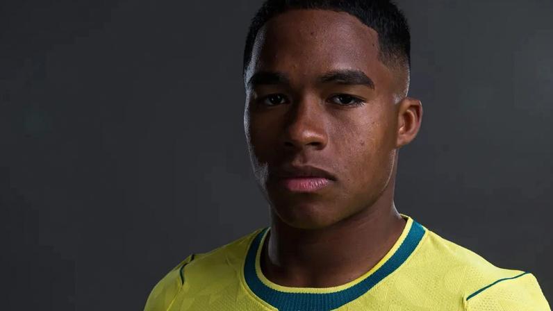 Endrick em sessão de fotos para a Copa do Mundo