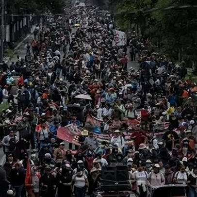 Professores no México protestam durante a Copa do Mundo