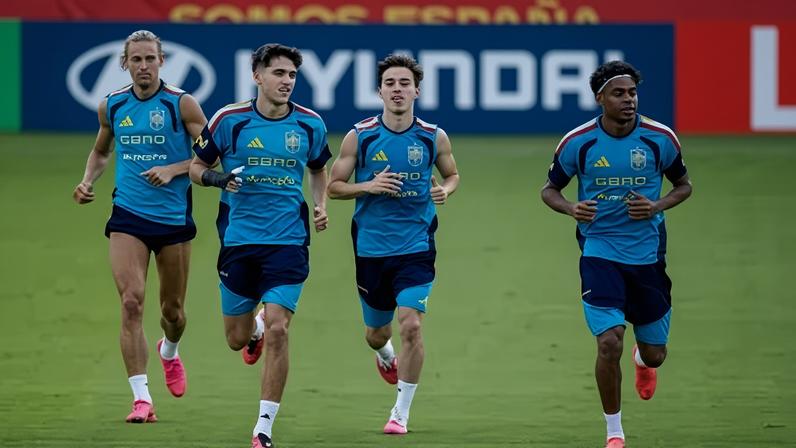 Yamal durante o treino da Espanha em Chattanooga, nos Estados Unidos