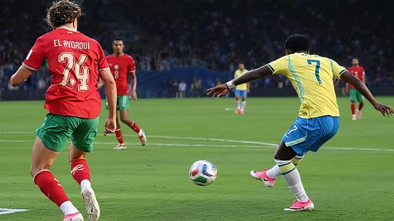 Vini Jr. chuta para o gol do empate da Seleção Brasileira contra Marrocos pelo confronto do grupo C da Copa do Mundo