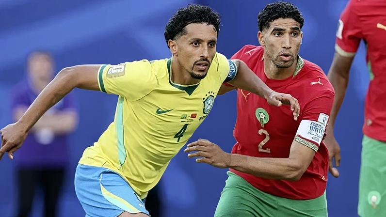 Marquinhos e Achraf Hakimi disputando espaço depois de uma cobrança de escanteio em Brasil x Marrocos pela Copa do Mundo