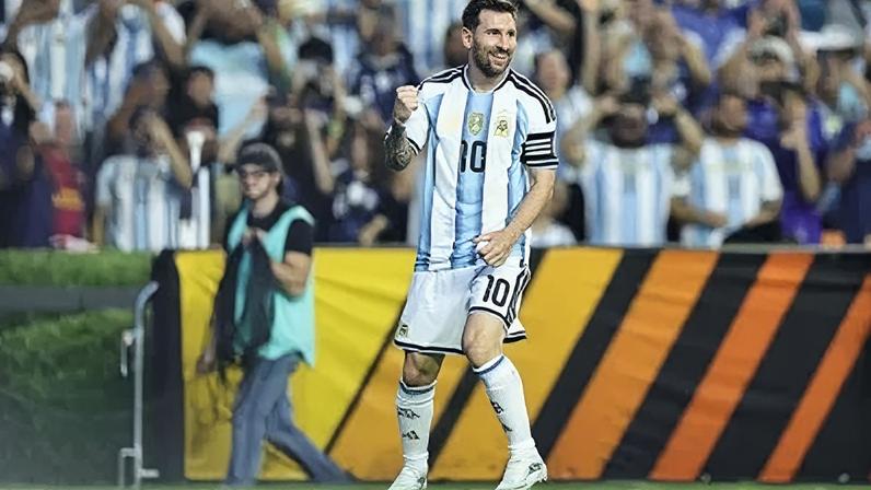 Messi marcou o segundo gol da Argentina contra a Islândia