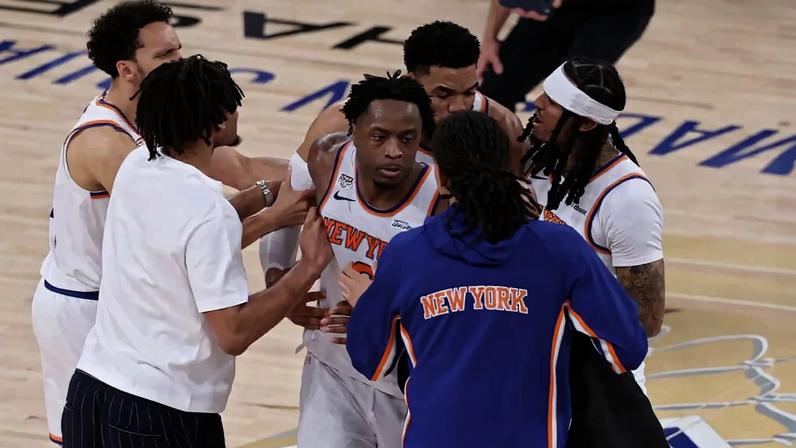 OG Anunoby's Knicks teammates mob him after he scored the go-ahead basket against the Spurs in Game 4 of the NBA Finals.