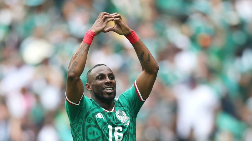 Julián Quiñones marcou o primeiro gol do México na Copa do Mundo (Carl Recine/Getty Images)