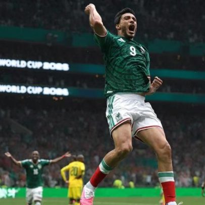 Raúl Jiménez marca na estreia do México na Copa e se emociona