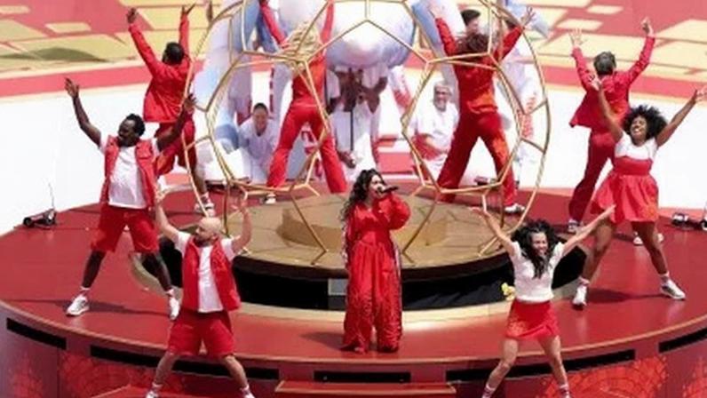 Alessia Cara em performance na abertura da Copa do Mundo no Canadá
