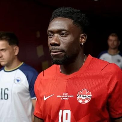 Alphonso Davies foi banco na estreia do Canadá na Copa