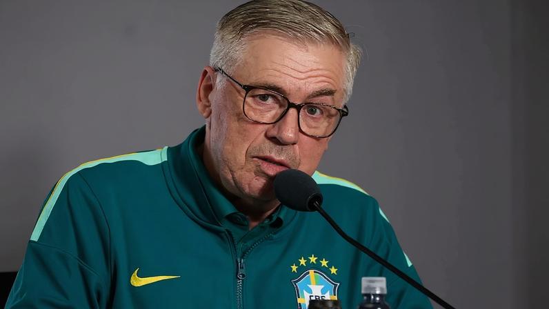 Carlo Ancelotti durante coletiva de imprensa (Darrian Traynor/Getty Images)