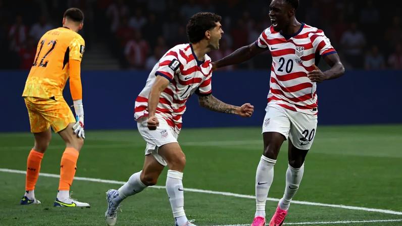 Pulisic e Balogun foram protagonistas no primeiro tempo: uma assistência para o camisa 10 e dois gols para o centroavante (Dean Mouhtaropoulos/Getty Images)