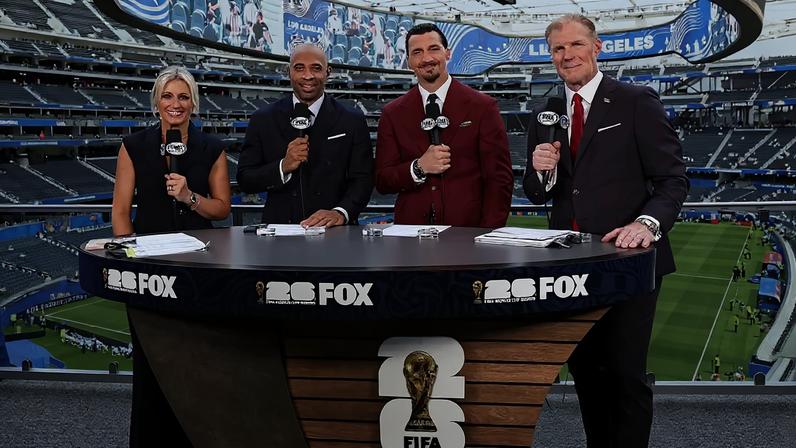 Lowe, Henry, Ibrahimovic e Lalas na transmissão da TV americana (Frank Micelotta/Getty Images)