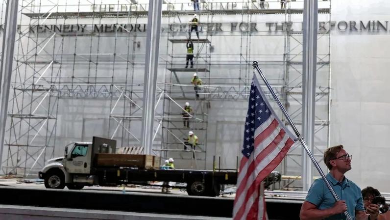 Kennedy Center diz à Justiça que não reprogramará shows cancelados, apesar de bloqueio de dois anos