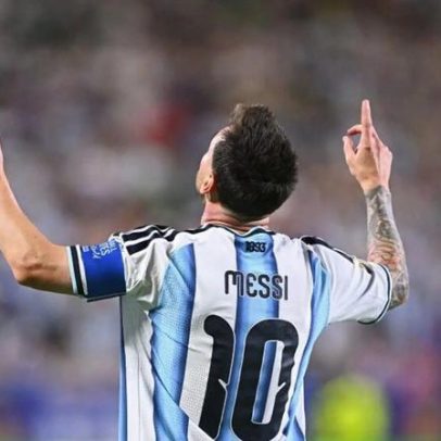 Messi em atuação magistral com movimentos e gols, muito deslocamento