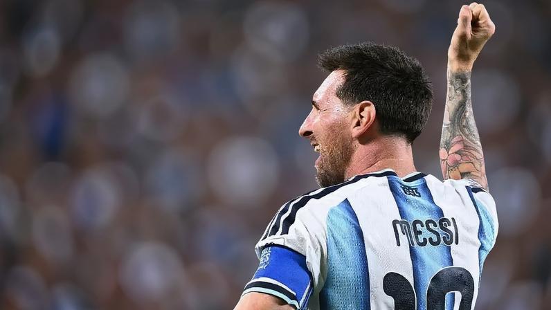 O canhoto argentino: na estreia de sua sexta Copa, um feito de gênio (Tom Weller/Getty Images)
