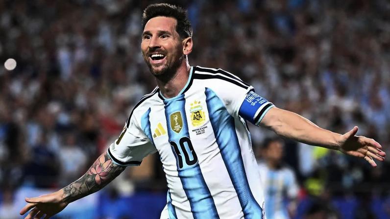 Lionel Messi, da Argentina, durante a partida contra a Argélia (Tom Weller/picture alliance/Getty Images)