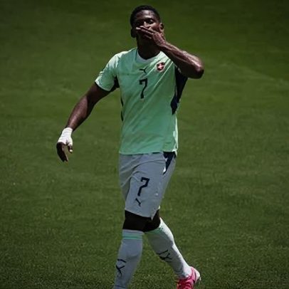 Embolo, autor do gol suíço, quase ficou de fora por visto
