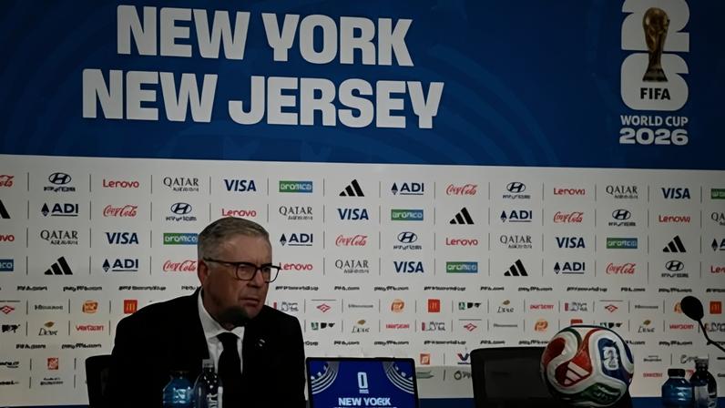 Ancelotti durante entrevista coletiva