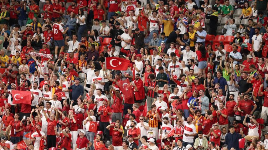 Torcedores da Turquia durante partida contra Paraguai na Copa do Mundo. 14/06/2026 (Richard Heathcote/Getty Images)
