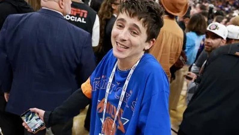 Timothée Chalamet celebra vitória do New York Nicks