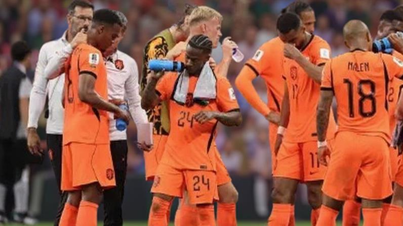 Holanda x Japão, pela primeira rodada da Copa do Mundo