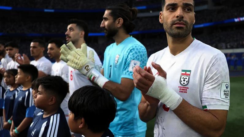 Mehdi Taremi, capitão da seleção do Irã, teve dificuldades no aeroporto de Los Angeles para voltar ao México (Alex Livesey - FIFA/FIFA/Getty Images)