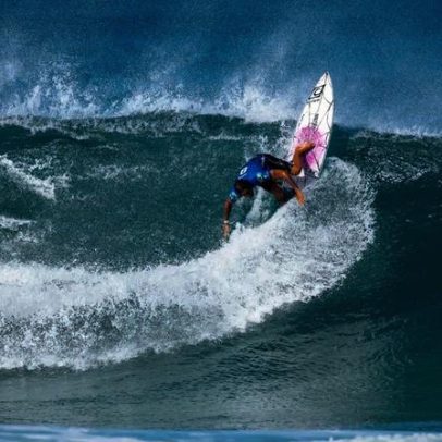 Quatro surfistas brasileiros avançam no Mundial de Surfe após prova em Saquarema