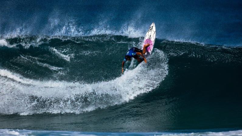 Samuel Pupo na etapa de Saquarema do Circuito Mundial de Surfe (Ana Catarina/World Surf League/Getty Images)