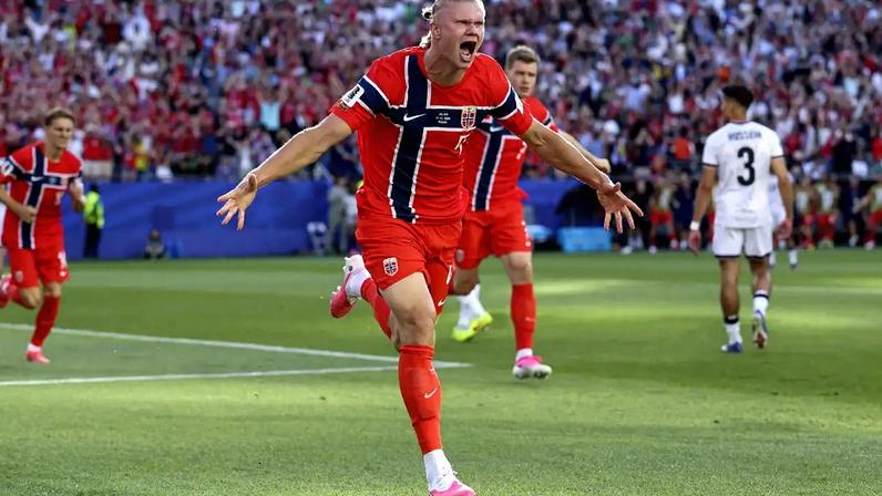 Comenta Haaland, artilheiro da Premier League estreia com dois gols na Copa do Mundo (Justin Setterfield/Getty Images)