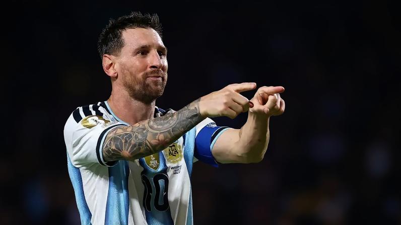 Messi marcou 3 gols na estreia da Argentina no torneio