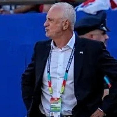 Técnico do Iraque diz querer jogar com três goleiros contra a França