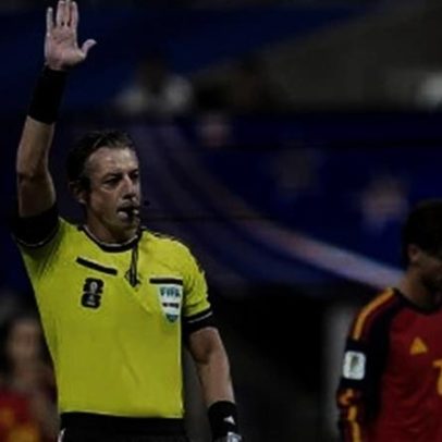 Claus estreia na Copa com arbitragem tranquila após atraso do VAR