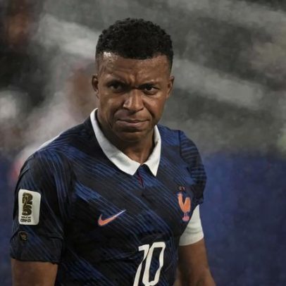 Mbappé encosta em recorde de Messi; França vence jogo longo da Copa após atraso