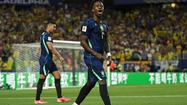 Vini Jr. comemora o terceiro gol do Brasil sobre o Haiti