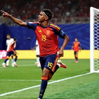 Dia 11: Lamine Yamal entra em campo enquanto o jogo muda entre gols e defesas